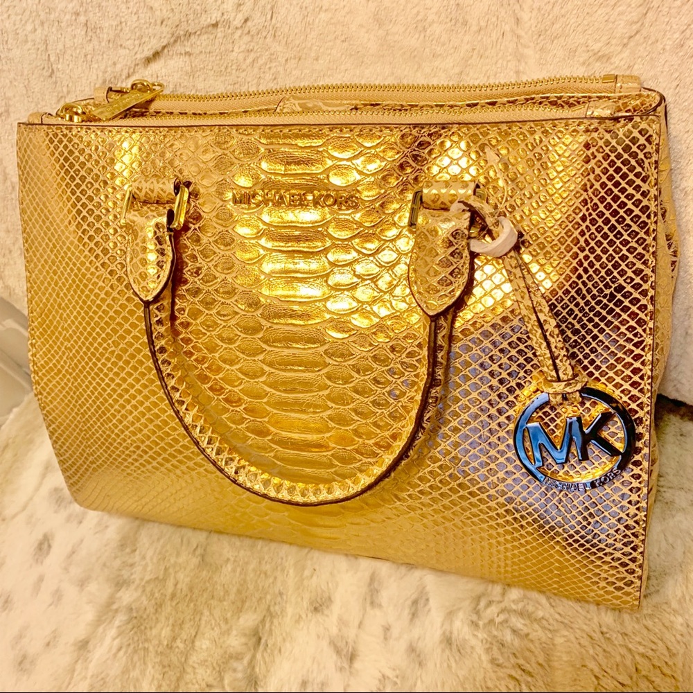 Michael Kors Sutton M Pale Gold Embossed Leather